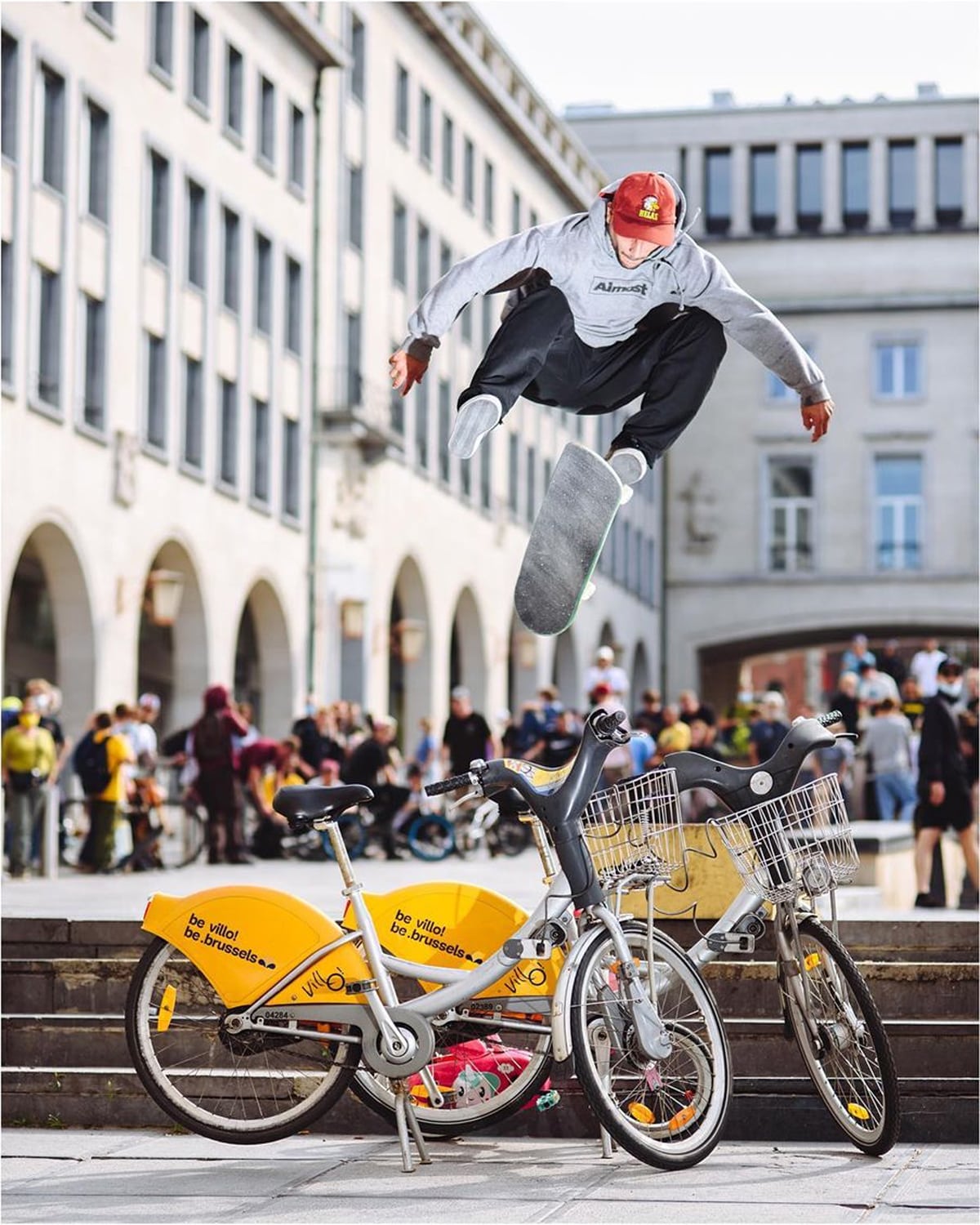 Youness-360-flip.jpg